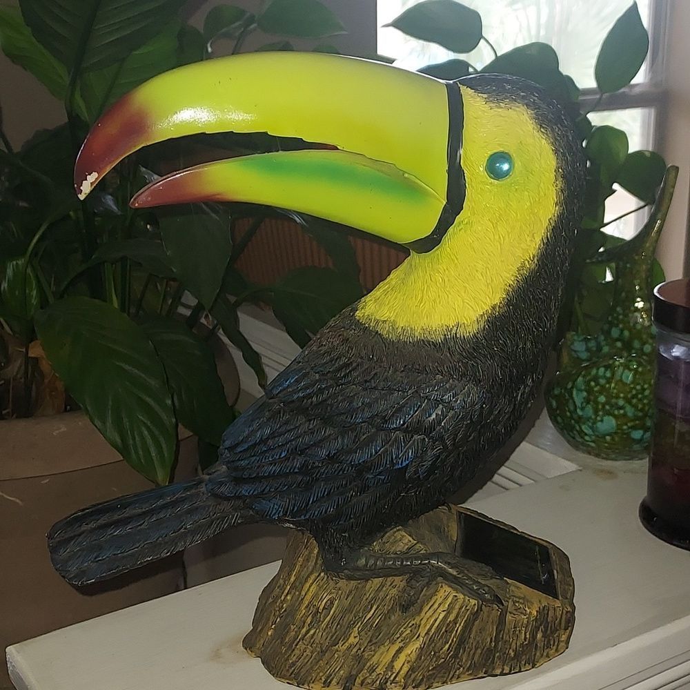 Resin textured Toco Toucan Figurine - Picture 2 of 9